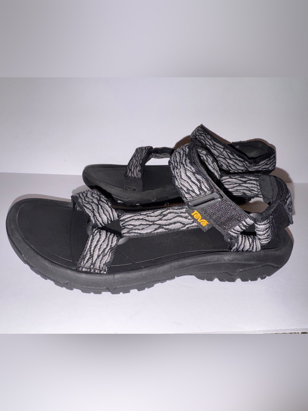 Men’s TEVA Hurricane XLT Black & Gray Strappy Sport Sandals, size 9